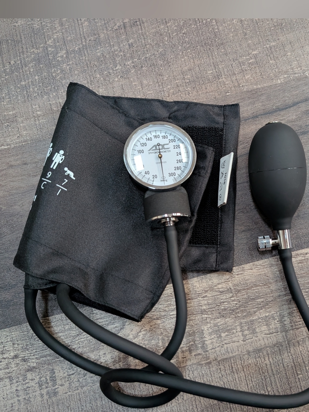 ADC Reusable Blood Pressure Cuff - Adult 11 (23-40cm) (Barely Used)